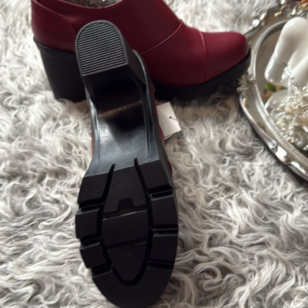 NWT Burgundy and Black Heeled Boots 6.5 - Picture 6 of 9